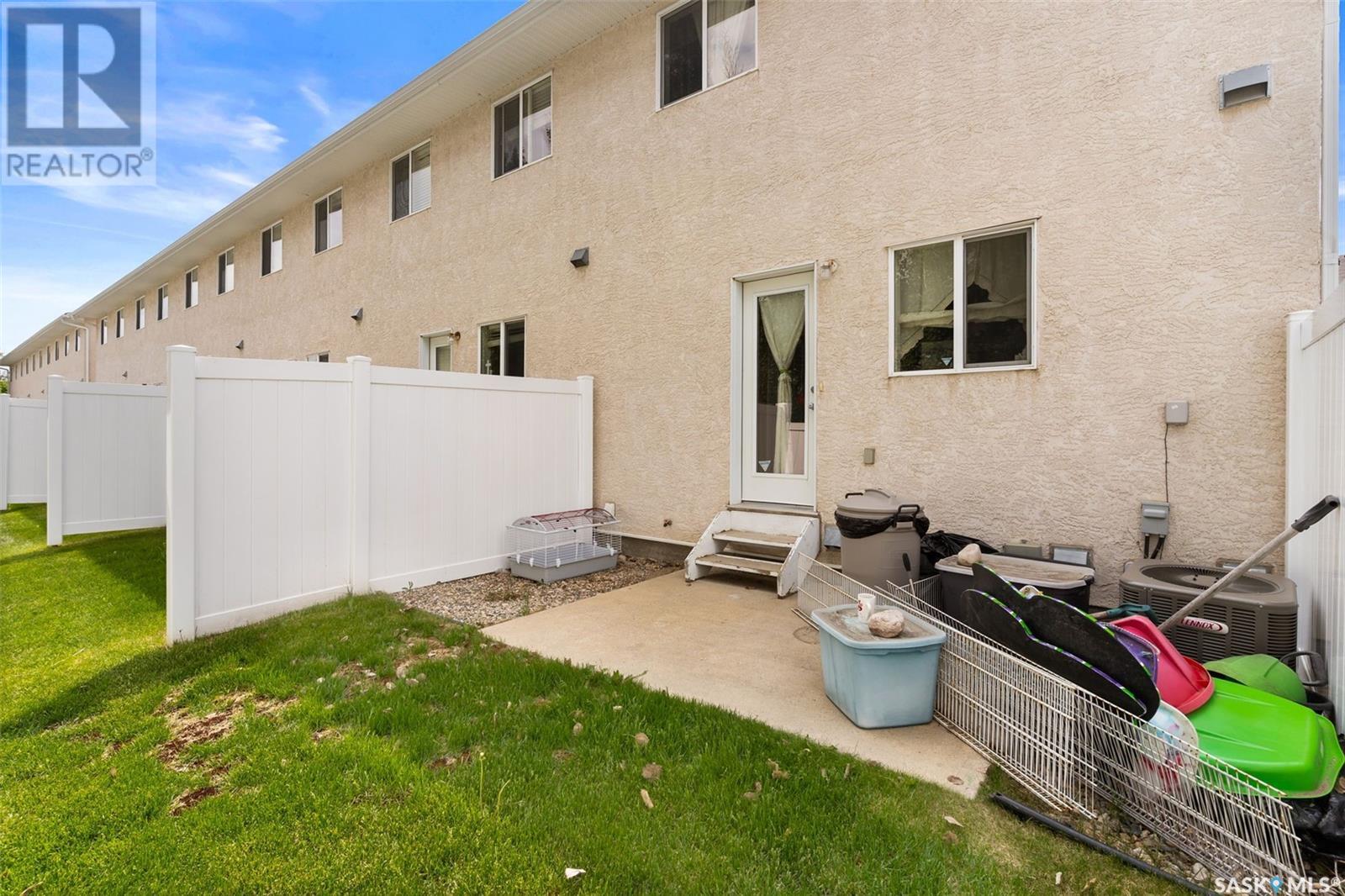 Single Family House 2 Level for Sale in   WINDSOR PARK ROAD Regina 