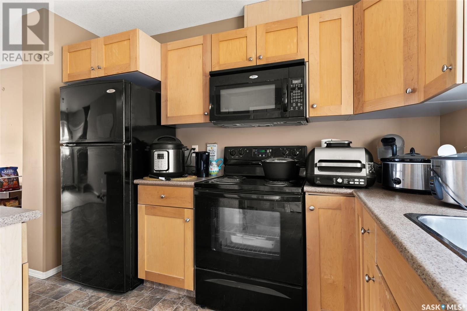 Single Family House 2 Level for Sale in   WINDSOR PARK ROAD Regina 