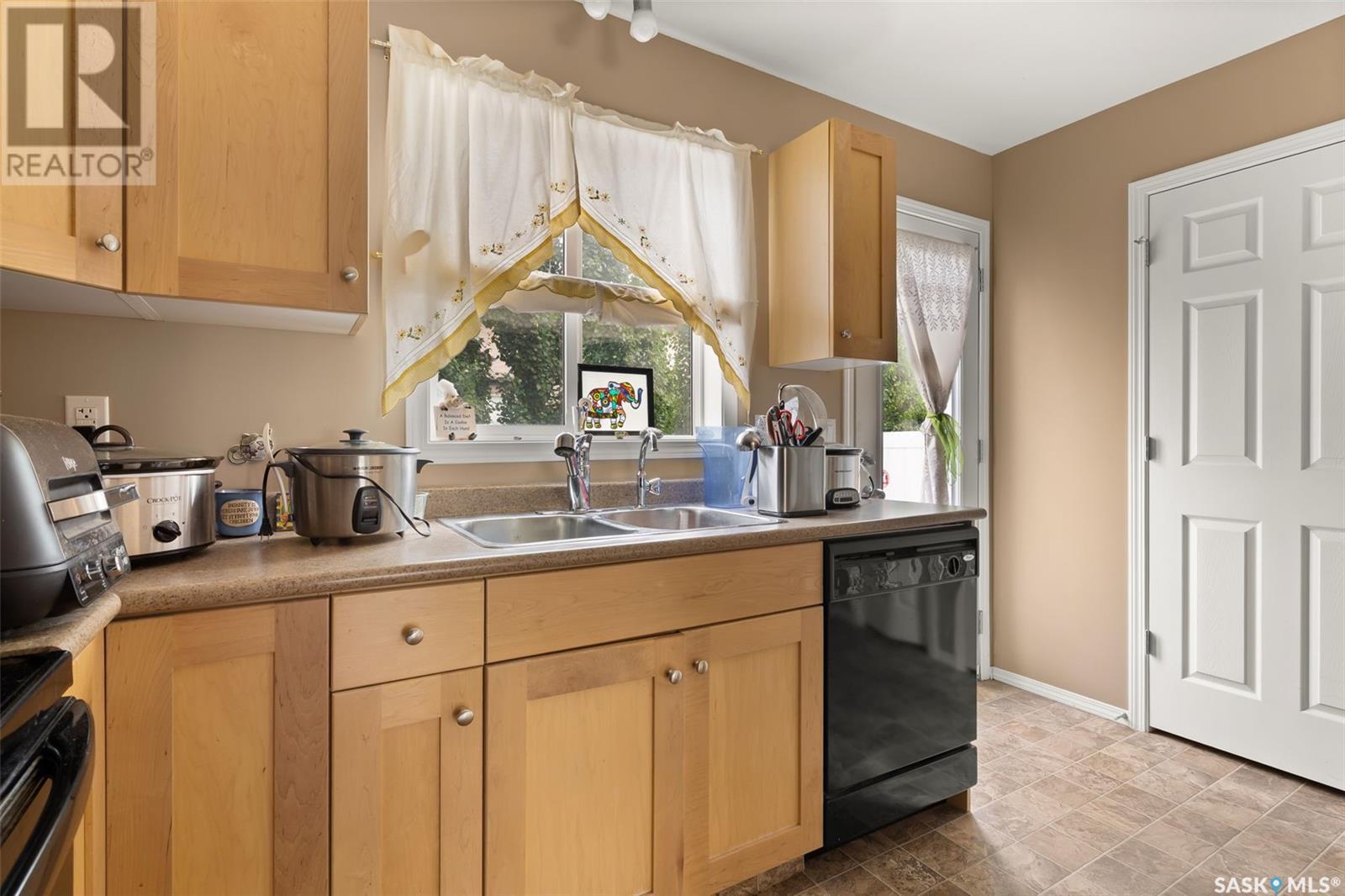 Single Family House 2 Level for Sale in   WINDSOR PARK ROAD Regina 