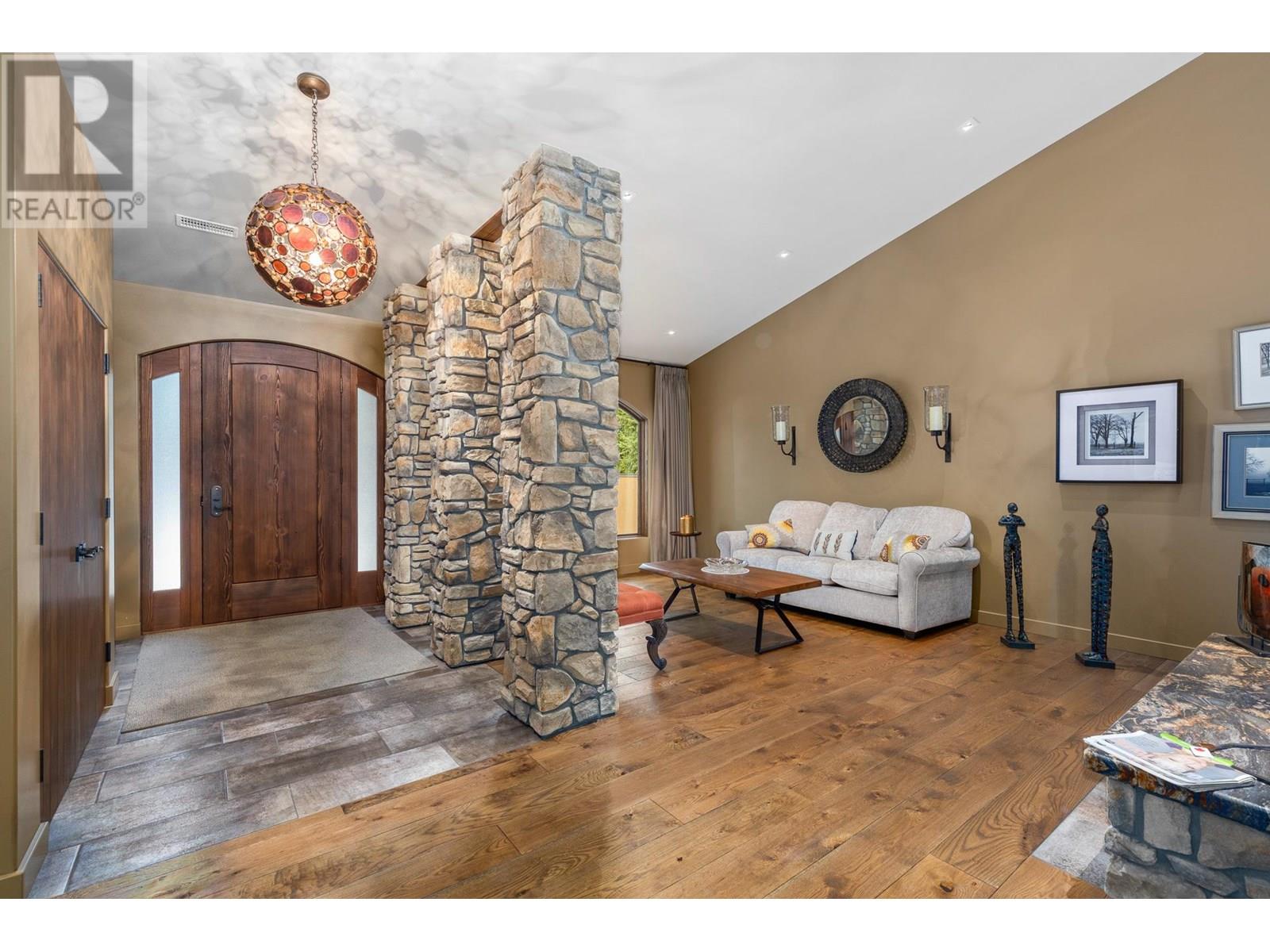  4335 Maxwell Road, Peachland