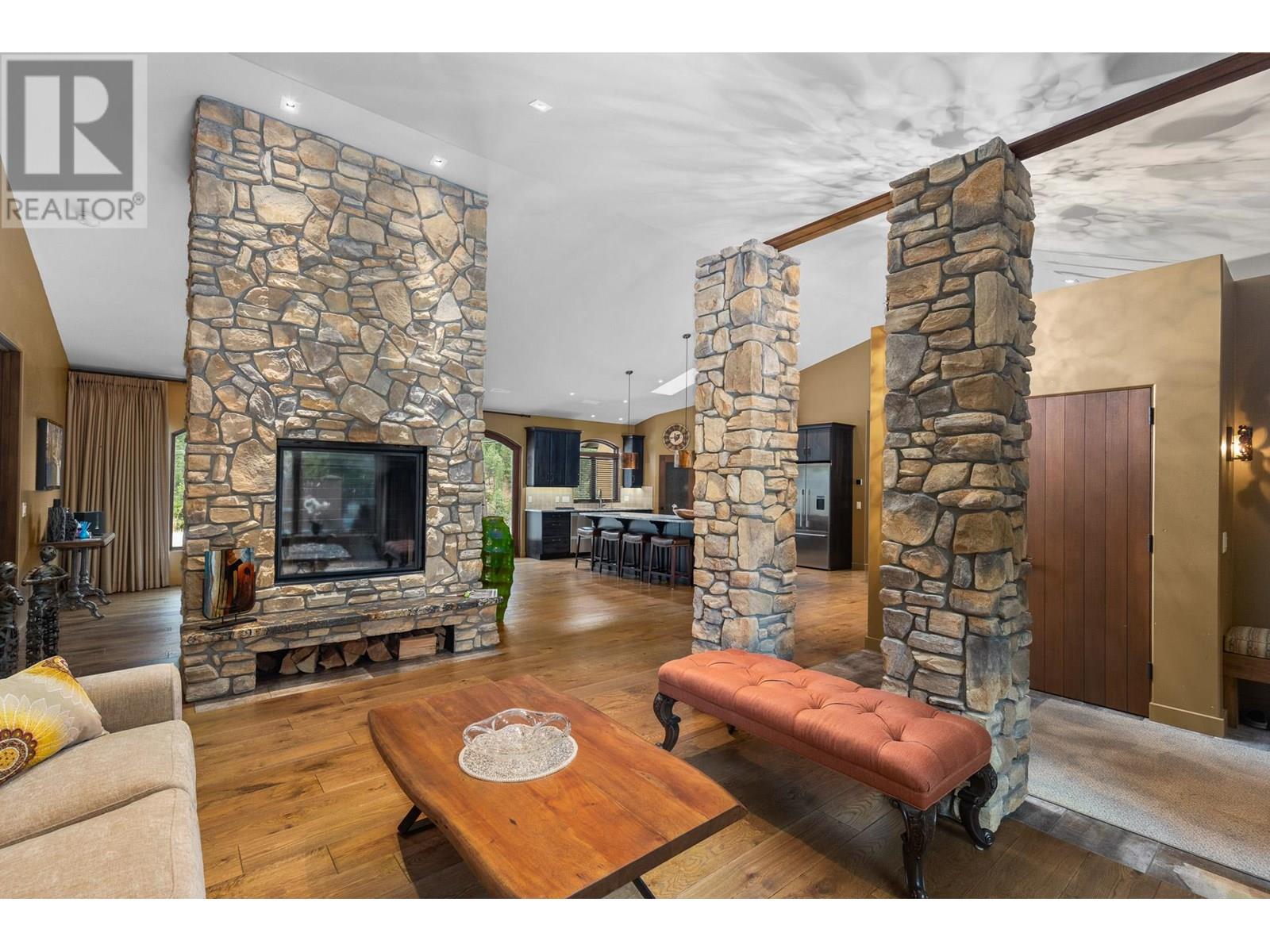  4335 Maxwell Road, Peachland