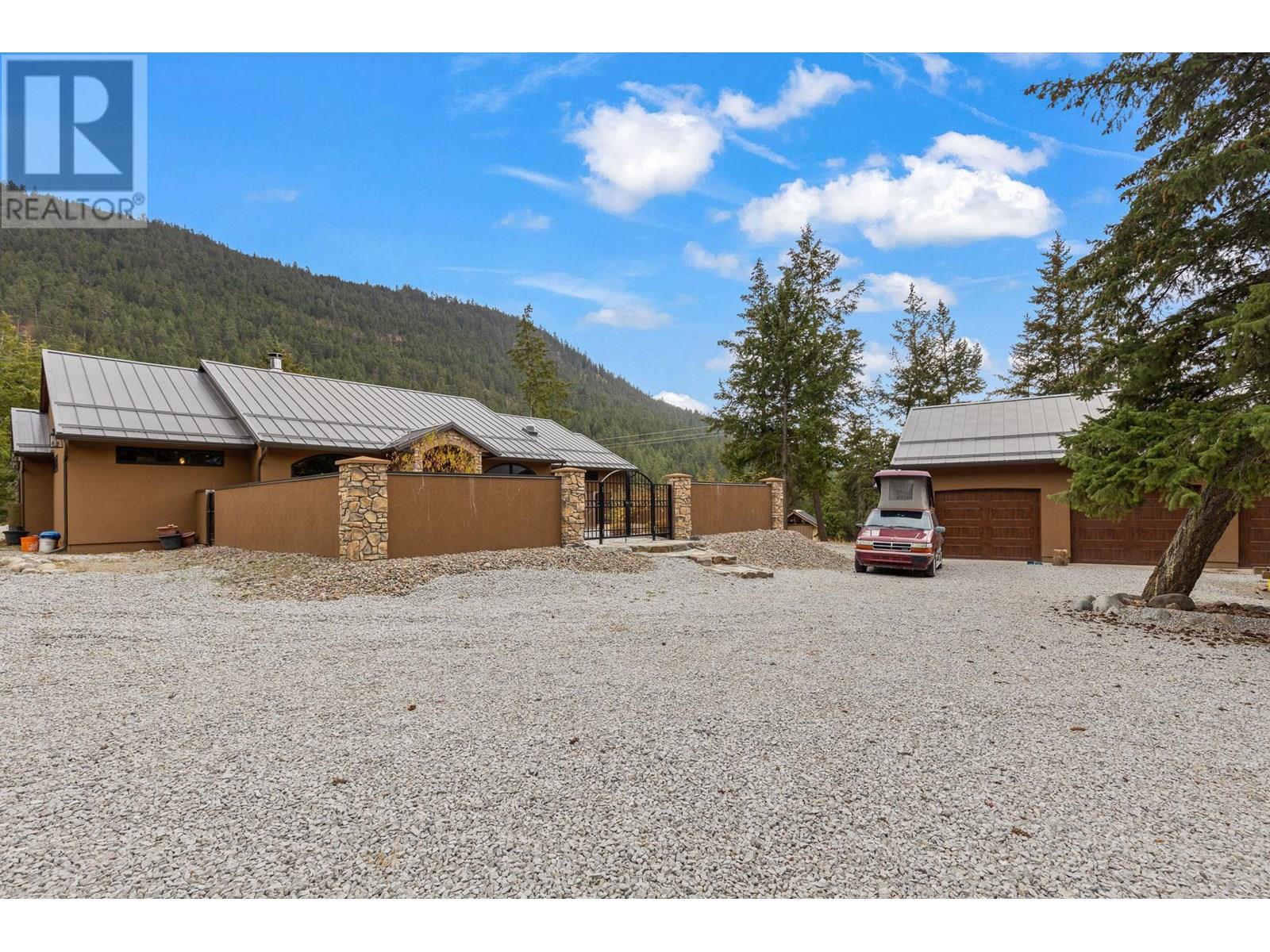  4335 Maxwell Road, Peachland