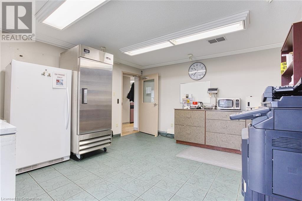 Photo 22 of 46 Community Avenue, Stoney Creek ON