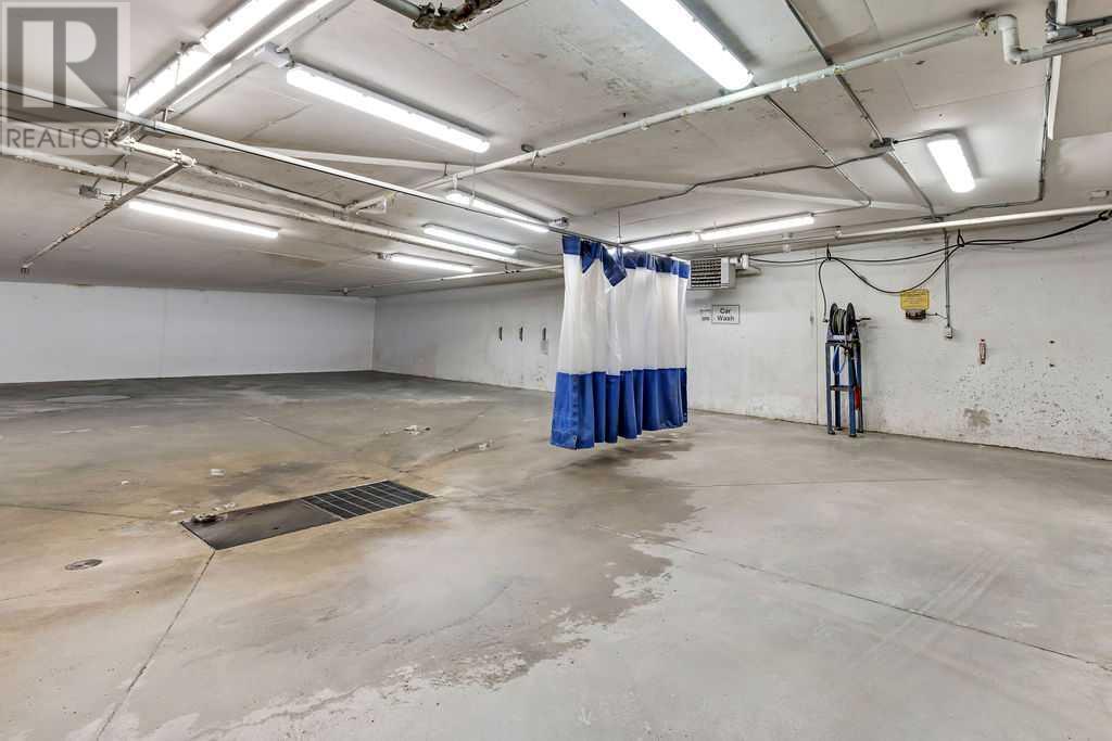 Single Family House for Sale in   Quarry Way SE Douglasdale/Glen Calgary 