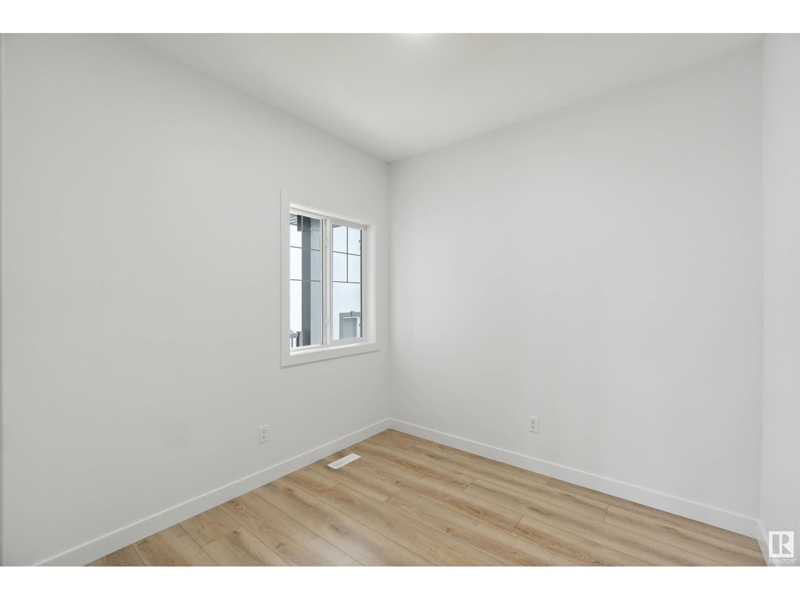 Photo 21 of 1635 12 St Nw, Edmonton AB