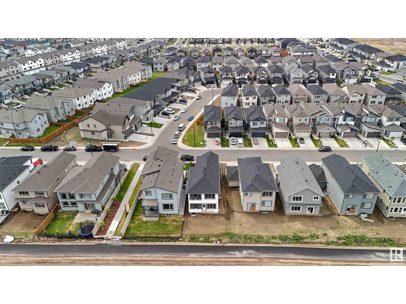 Photo 3 of 1635 12 St Nw, Edmonton AB