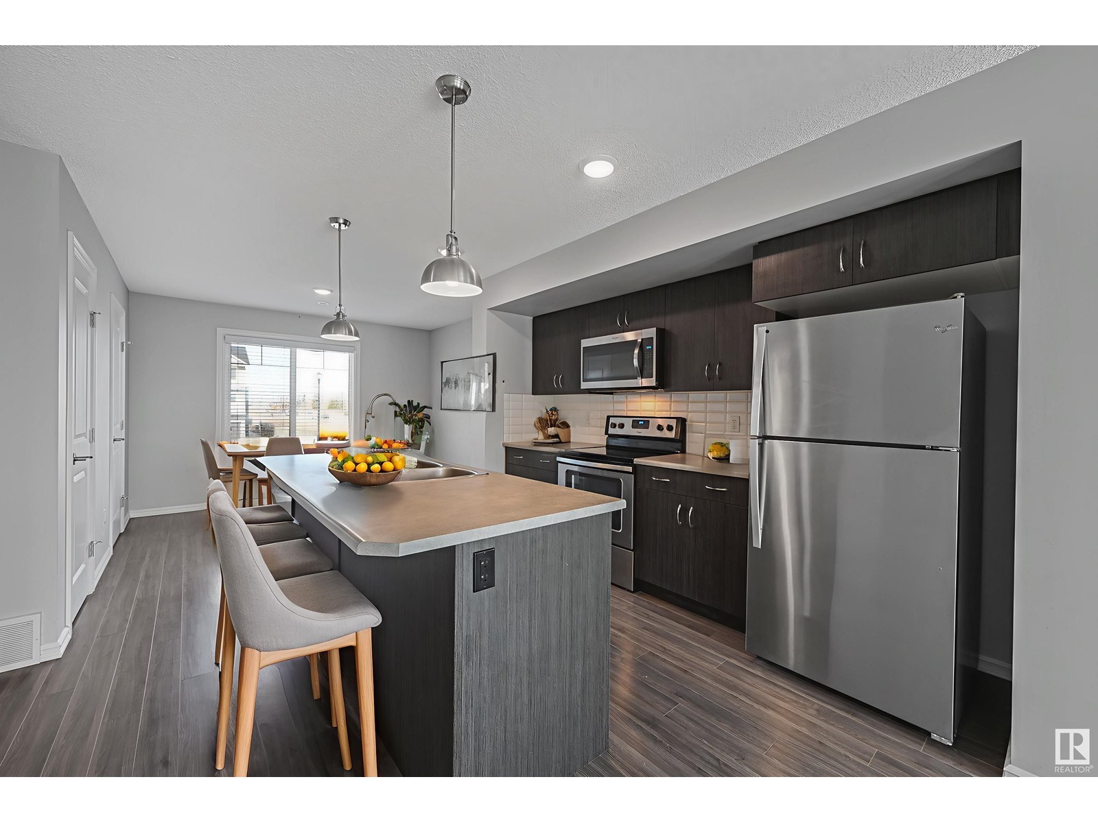 Photo 8 of 34 2215 24 St Nw, Edmonton AB