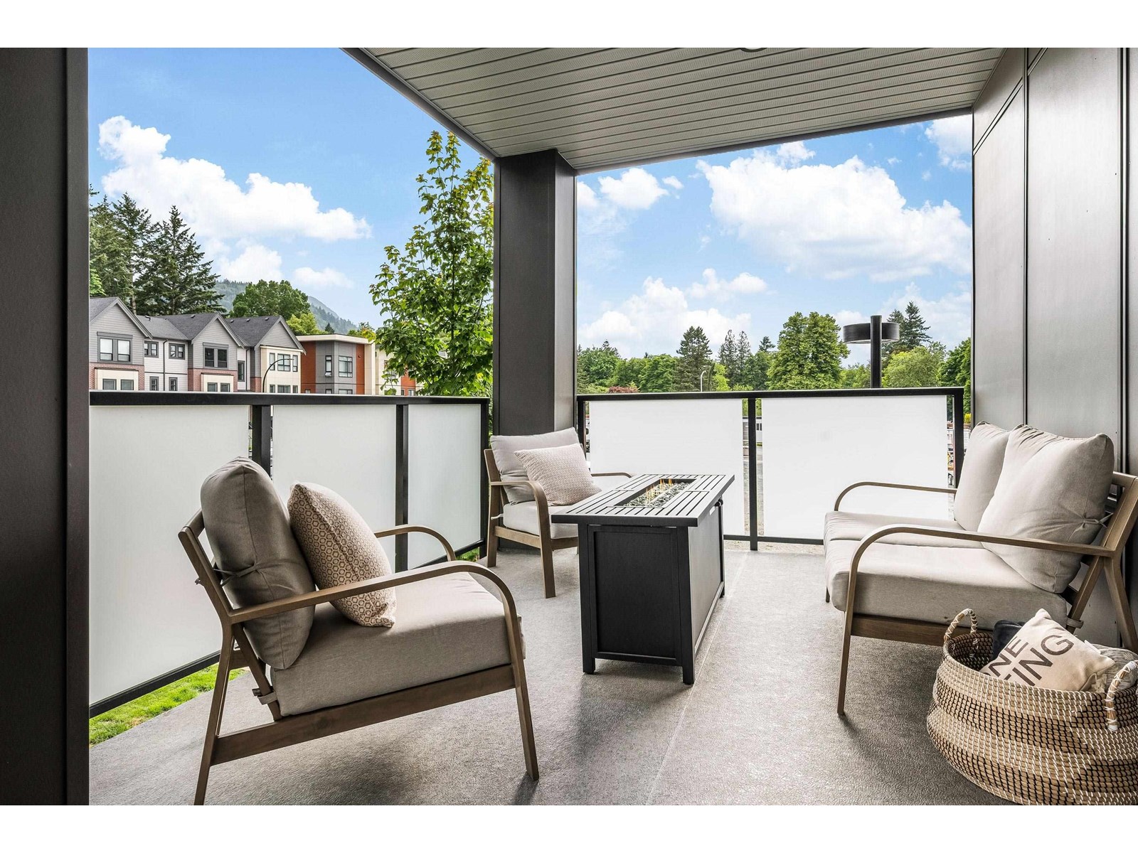 210 45505 CAMPUS DRIVE, Garrison Crossing, Chilliwack
