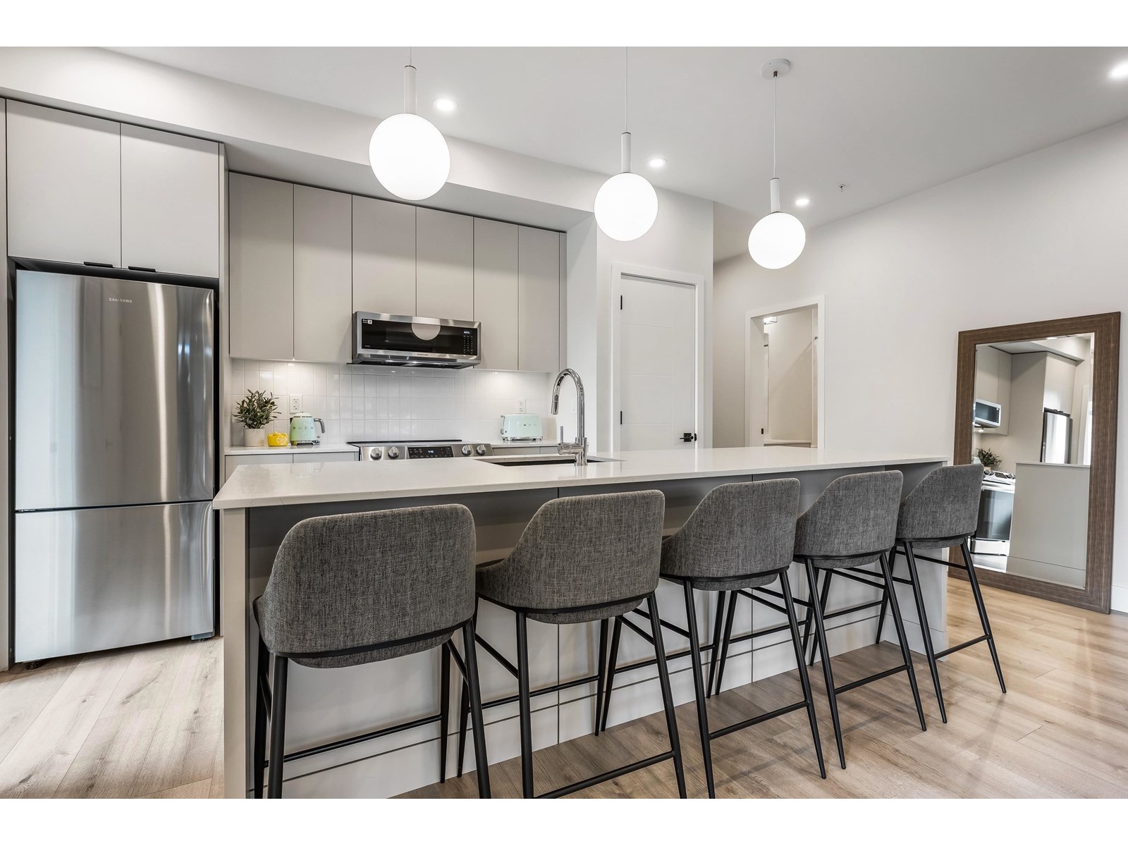 210 45505 CAMPUS DRIVE, Garrison Crossing, Chilliwack