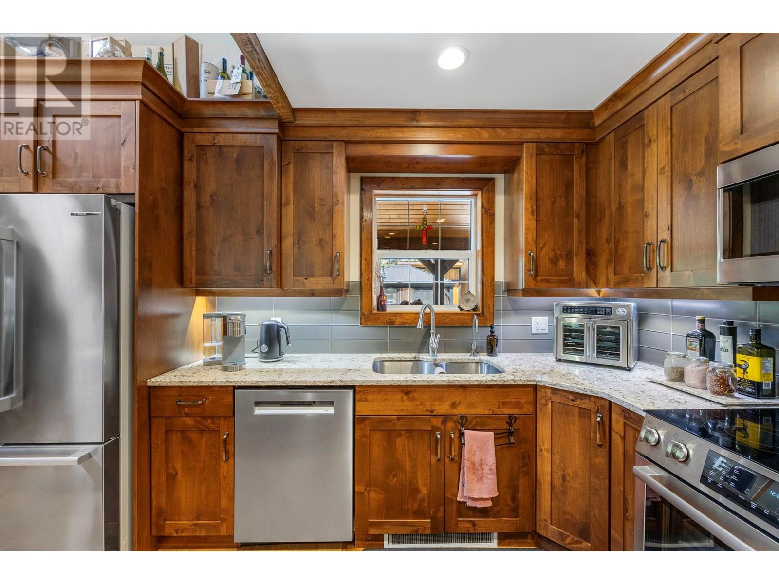  6241 33 Highway, Carmi