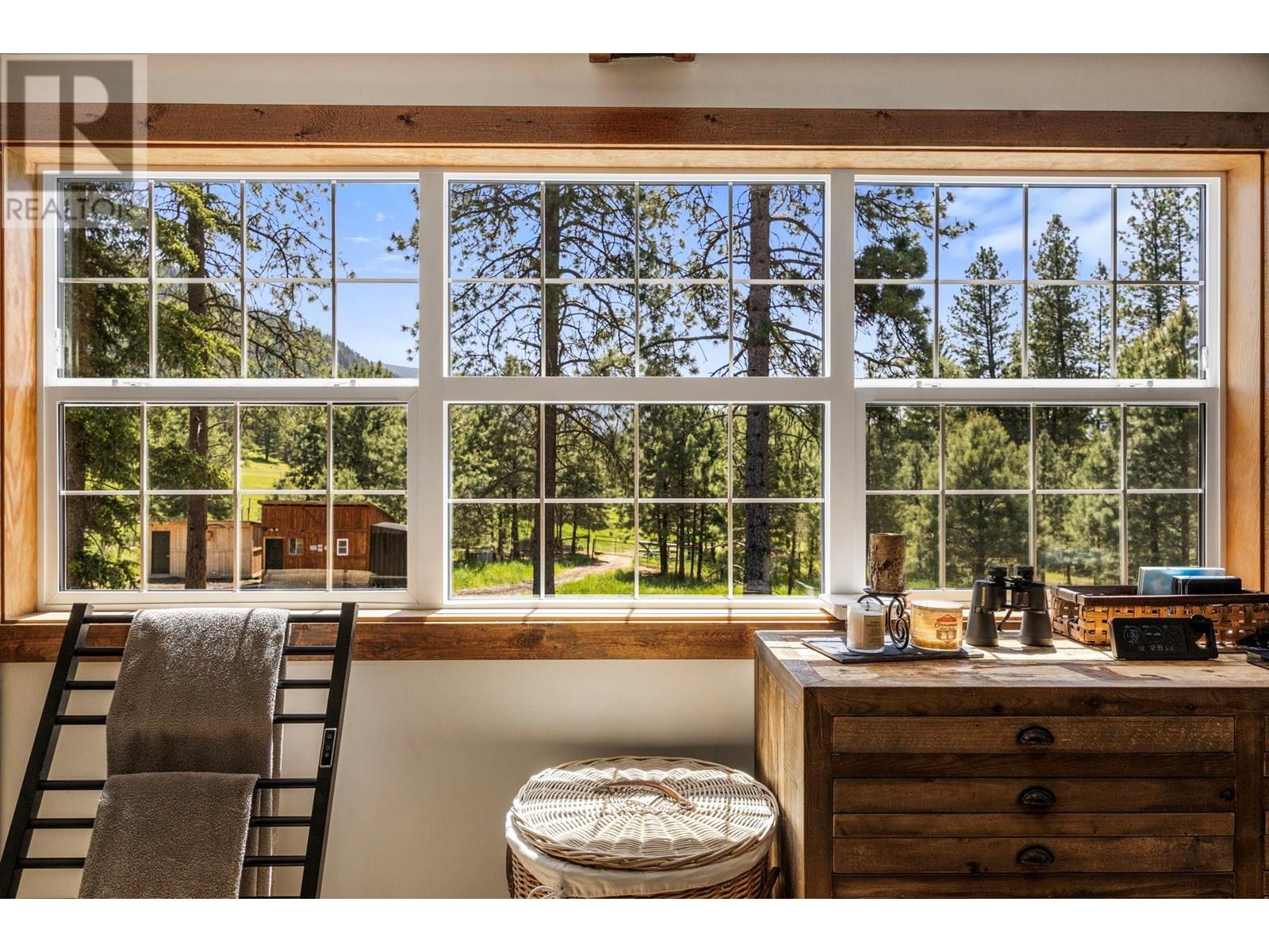  6241 33 Highway, Carmi