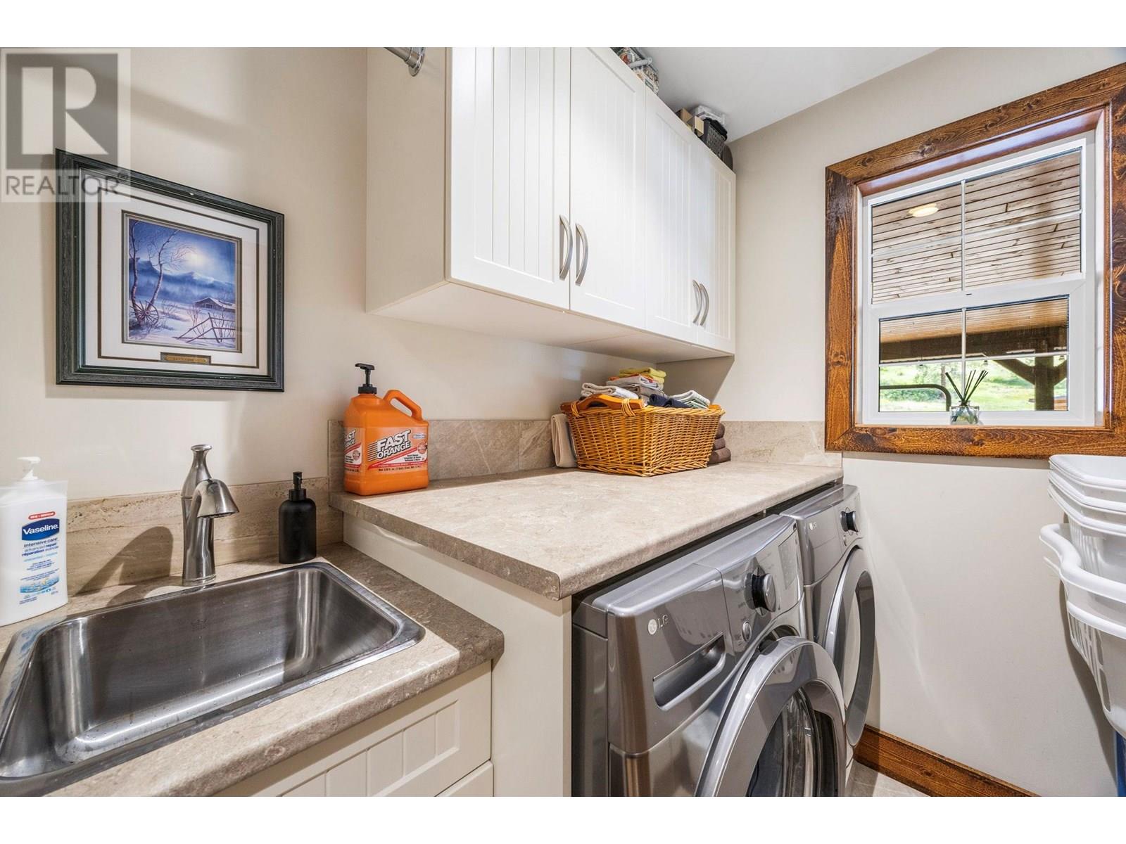  6241 33 Highway, Carmi