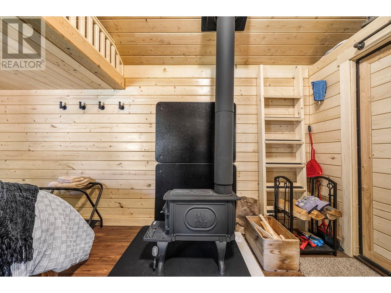  6241 33 Highway, Carmi