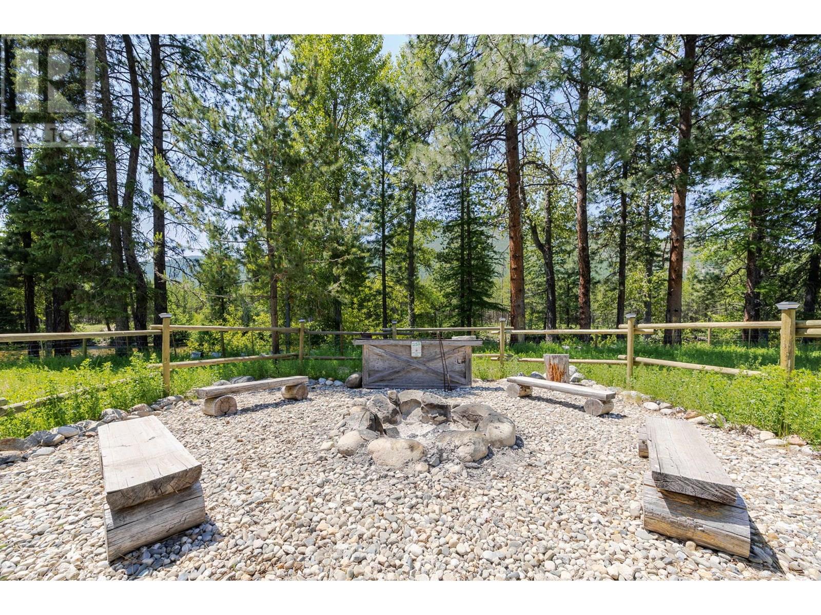  6241 33 Highway, Carmi