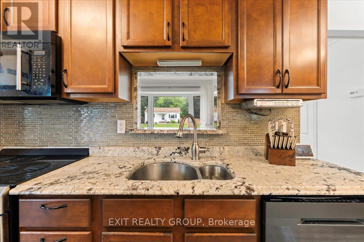 Photo 36 of 29 Barry Road, Quinte West ON