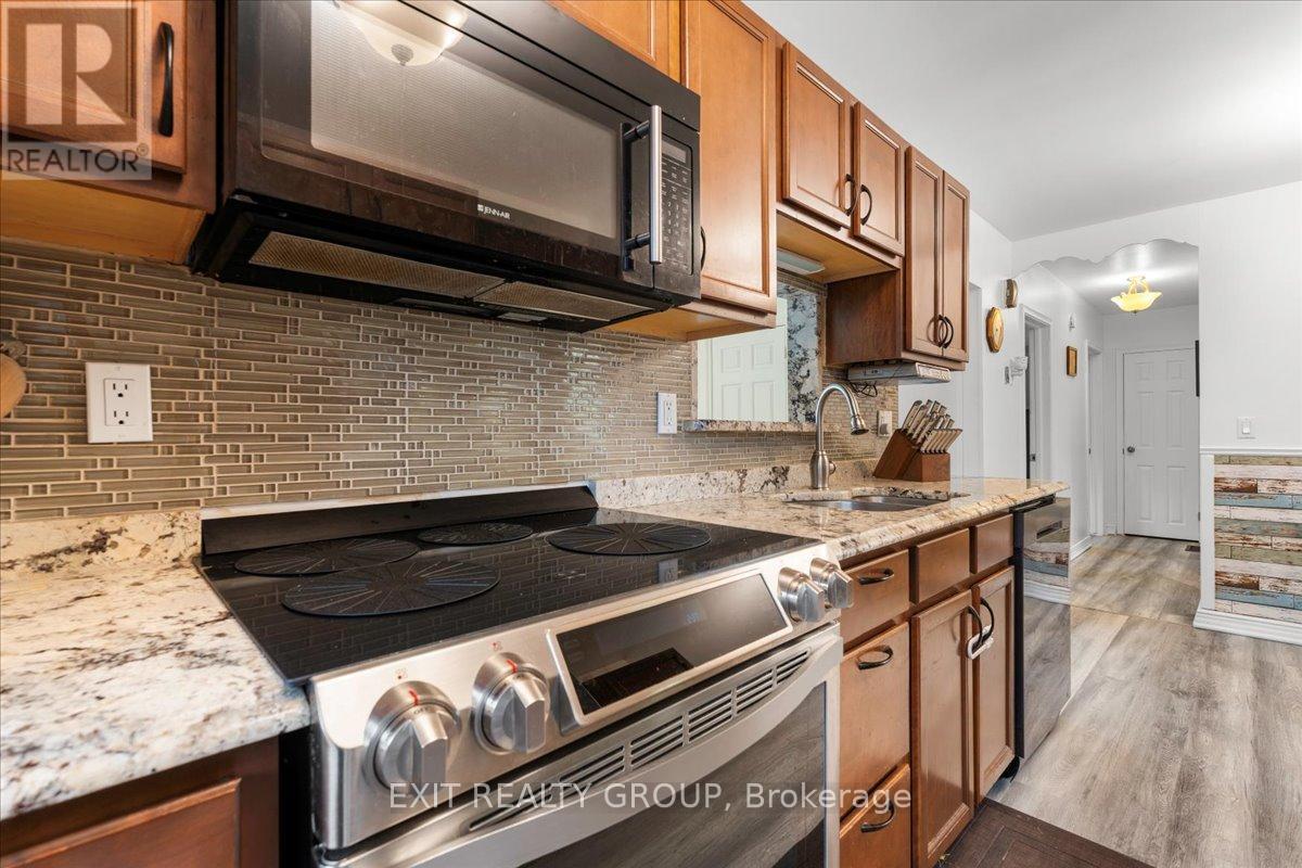 Photo 31 of 29 Barry Road, Quinte West ON