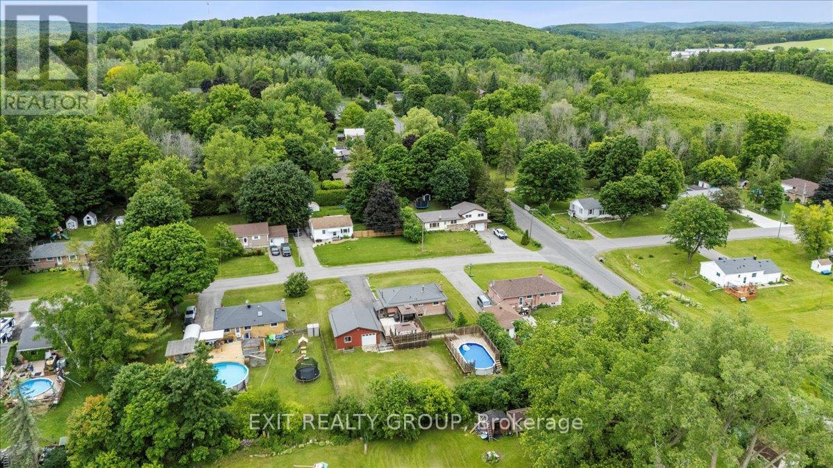 Photo 14 of 29 Barry Road, Quinte West ON