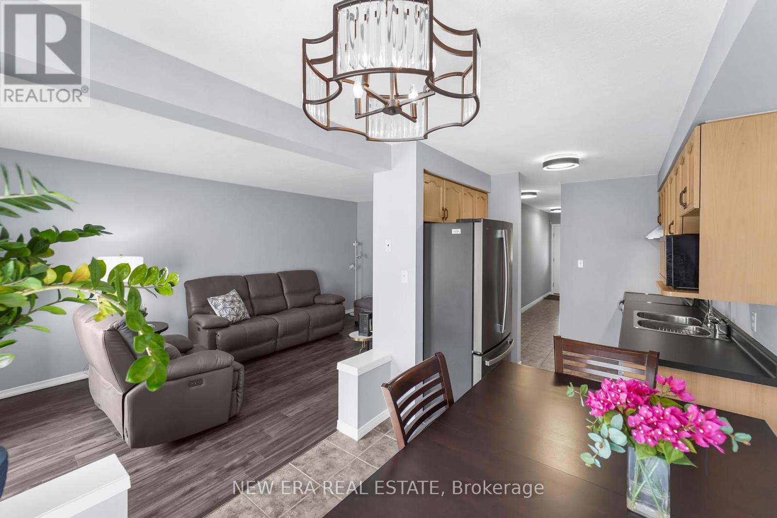 Photo 13 of 10 1523 Upper Gage Avenue, Hamilton ON