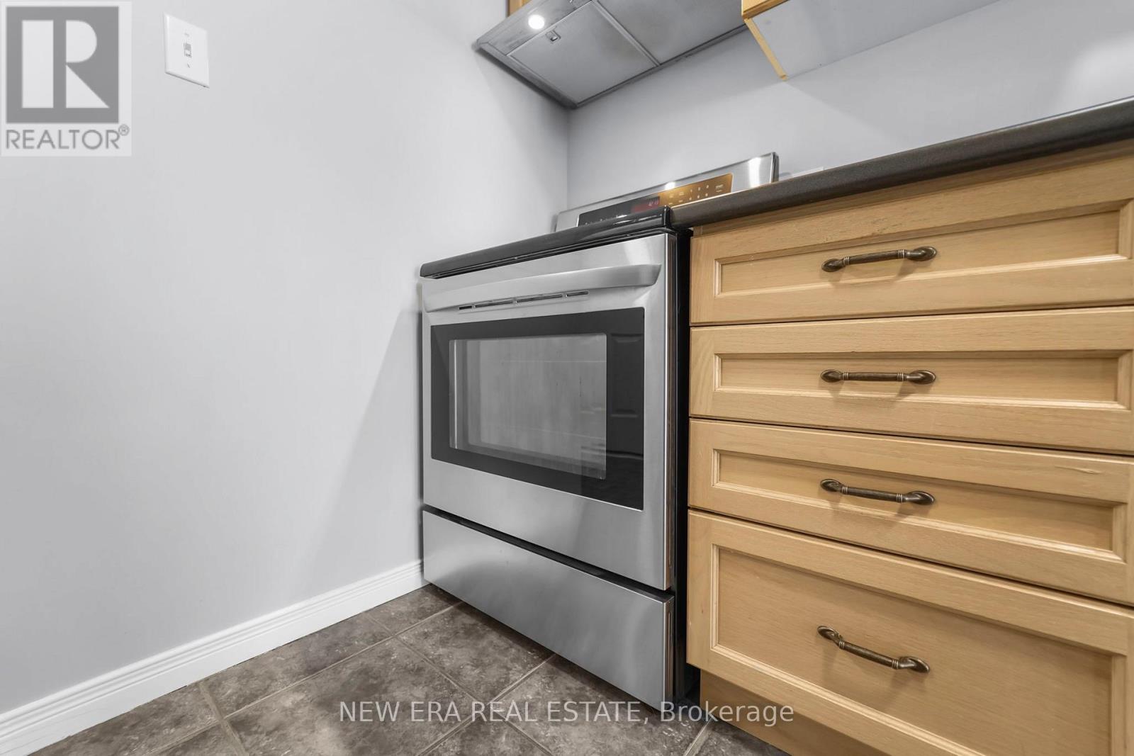 Photo 18 of 10 1523 Upper Gage Avenue, Hamilton ON