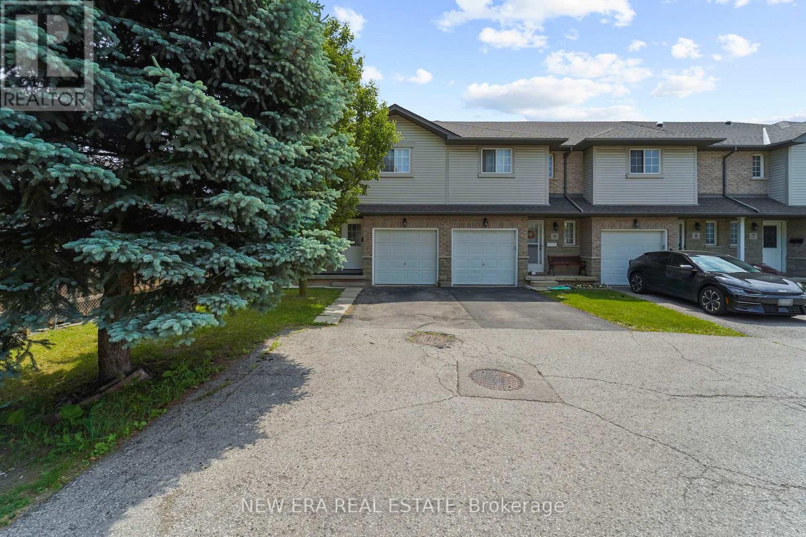 Photo 3 of 10 1523 Upper Gage Avenue, Hamilton ON