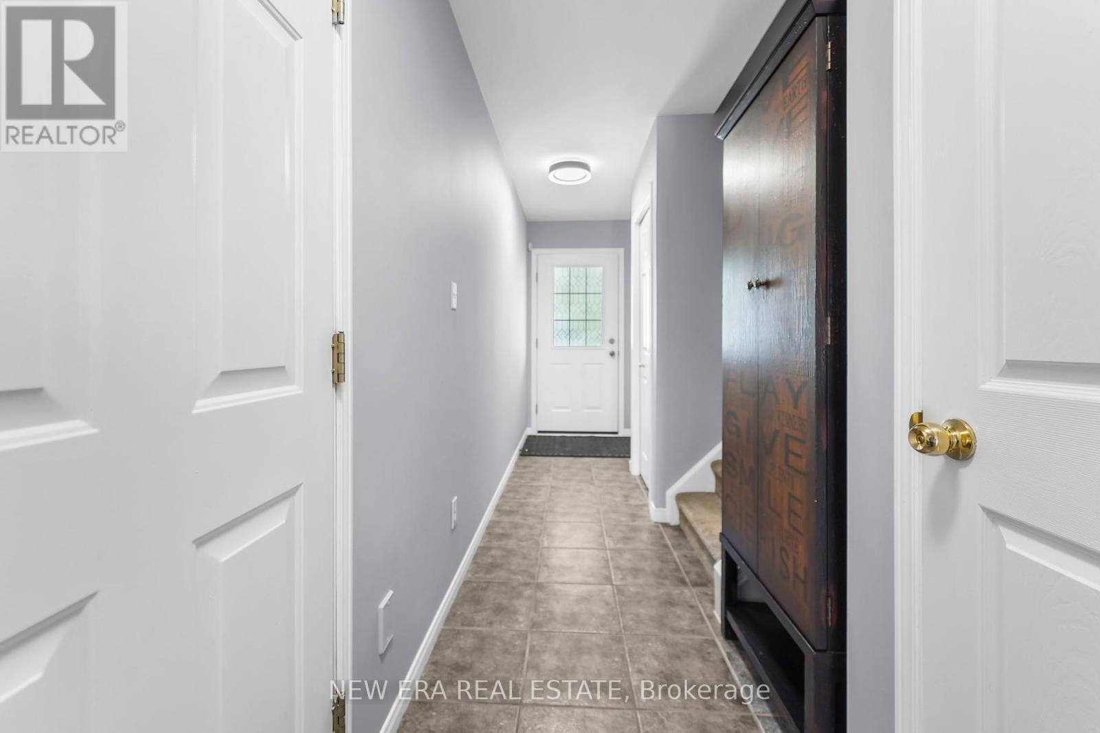 Photo 8 of 10 1523 Upper Gage Avenue, Hamilton ON