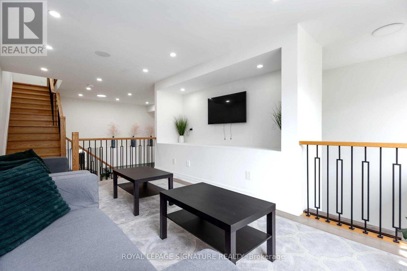 Single Family House for Sale in  BYNG AVENUE Toronto (Oakridge) 