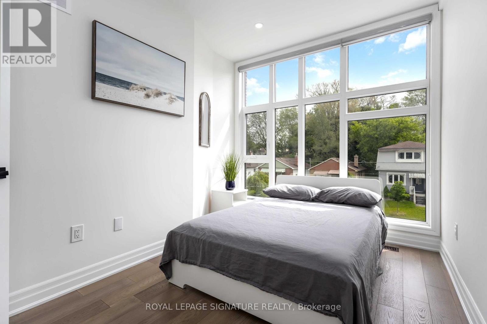 Single Family House for Sale in  BYNG AVENUE Toronto (Oakridge) 