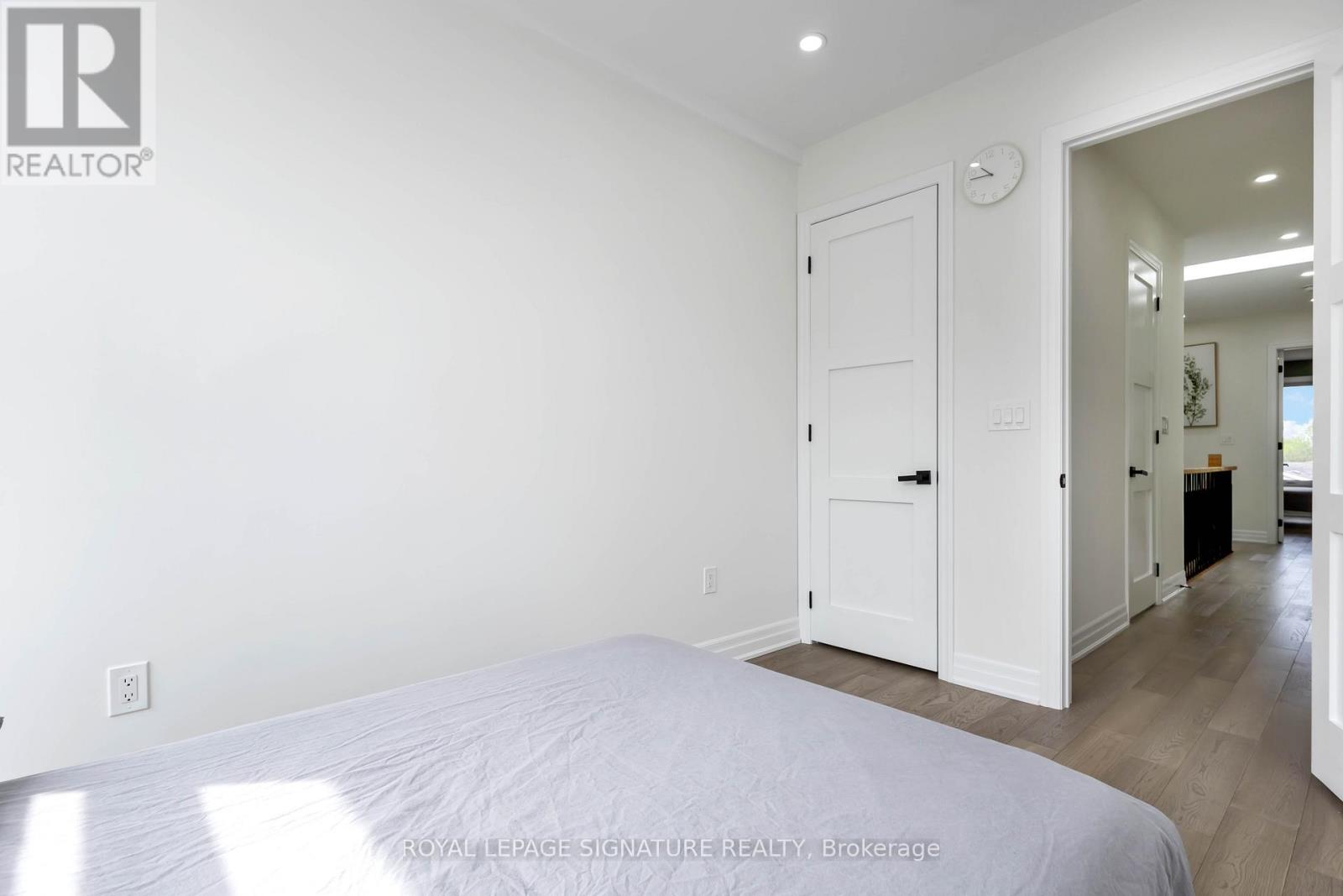 Single Family House for Sale in  BYNG AVENUE Toronto (Oakridge) 