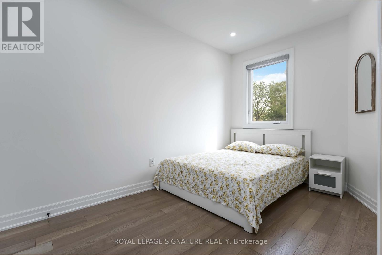 Single Family House for Sale in  BYNG AVENUE Toronto (Oakridge) 