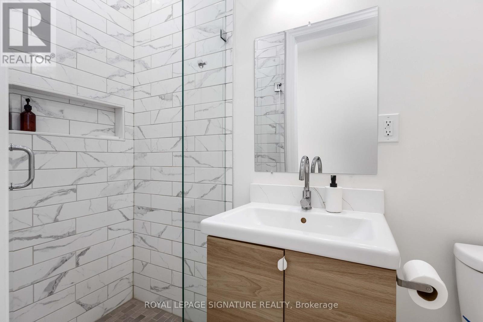 Single Family House for Sale in  BYNG AVENUE Toronto (Oakridge) 