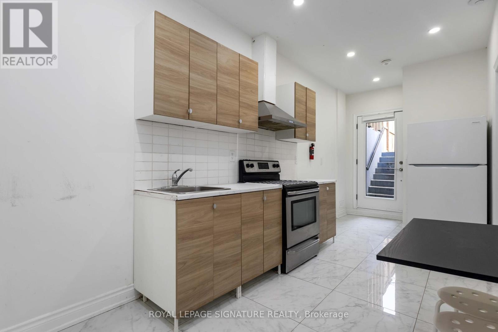 Single Family House for Sale in  BYNG AVENUE Toronto (Oakridge) 