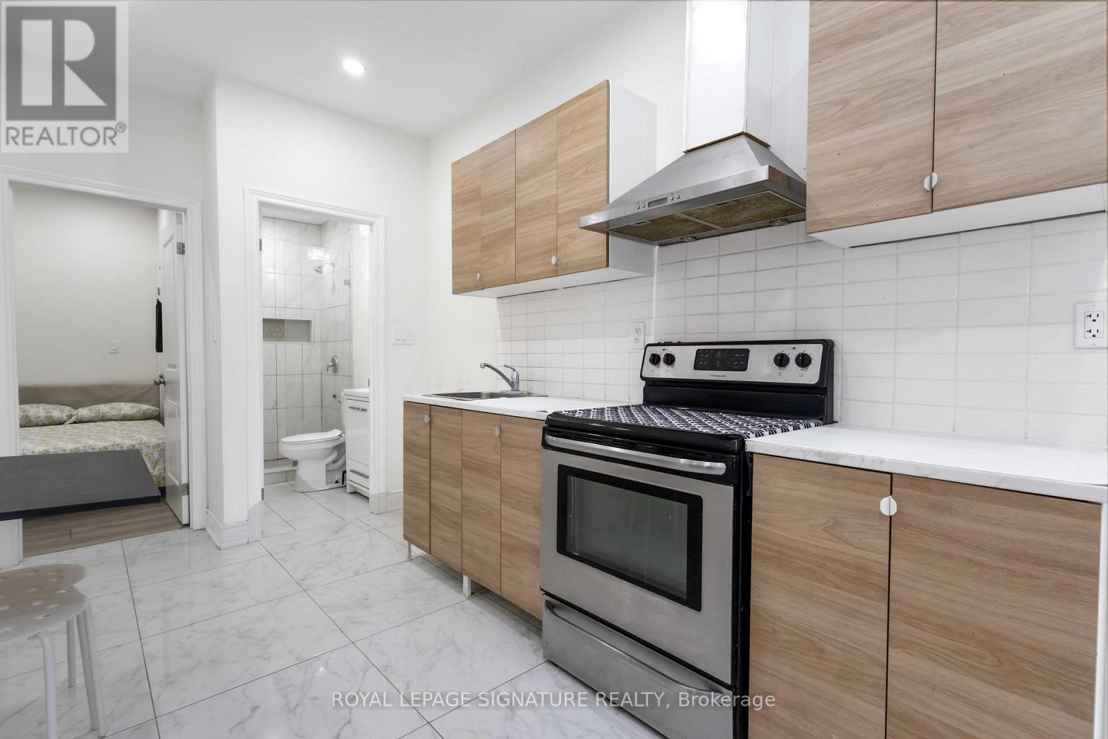 Single Family House for Sale in  BYNG AVENUE Toronto (Oakridge) 