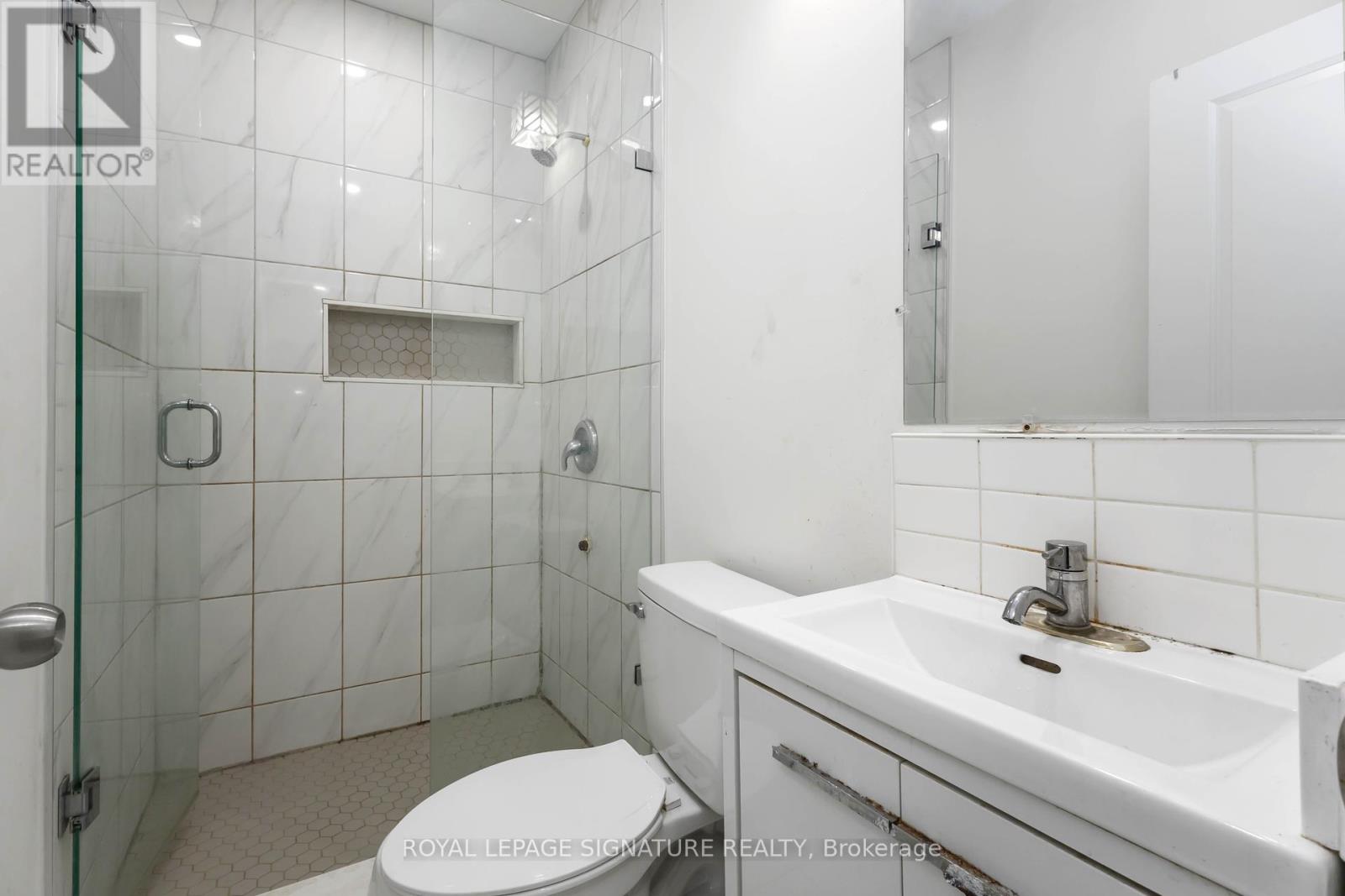Single Family House for Sale in  BYNG AVENUE Toronto (Oakridge) 