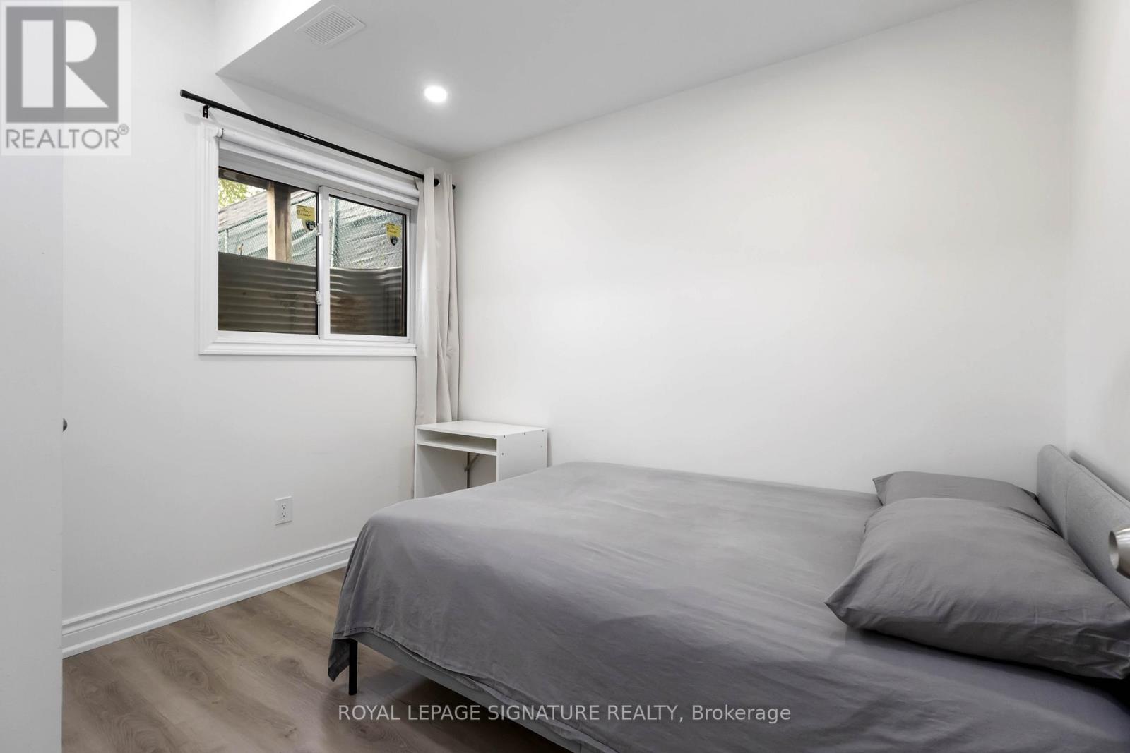 Single Family House for Sale in  BYNG AVENUE Toronto (Oakridge) 