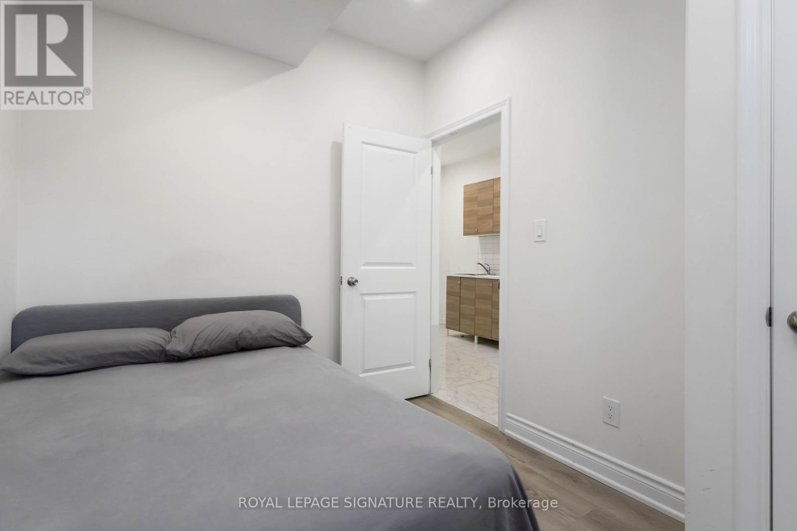 Single Family House for Sale in  BYNG AVENUE Toronto (Oakridge) 