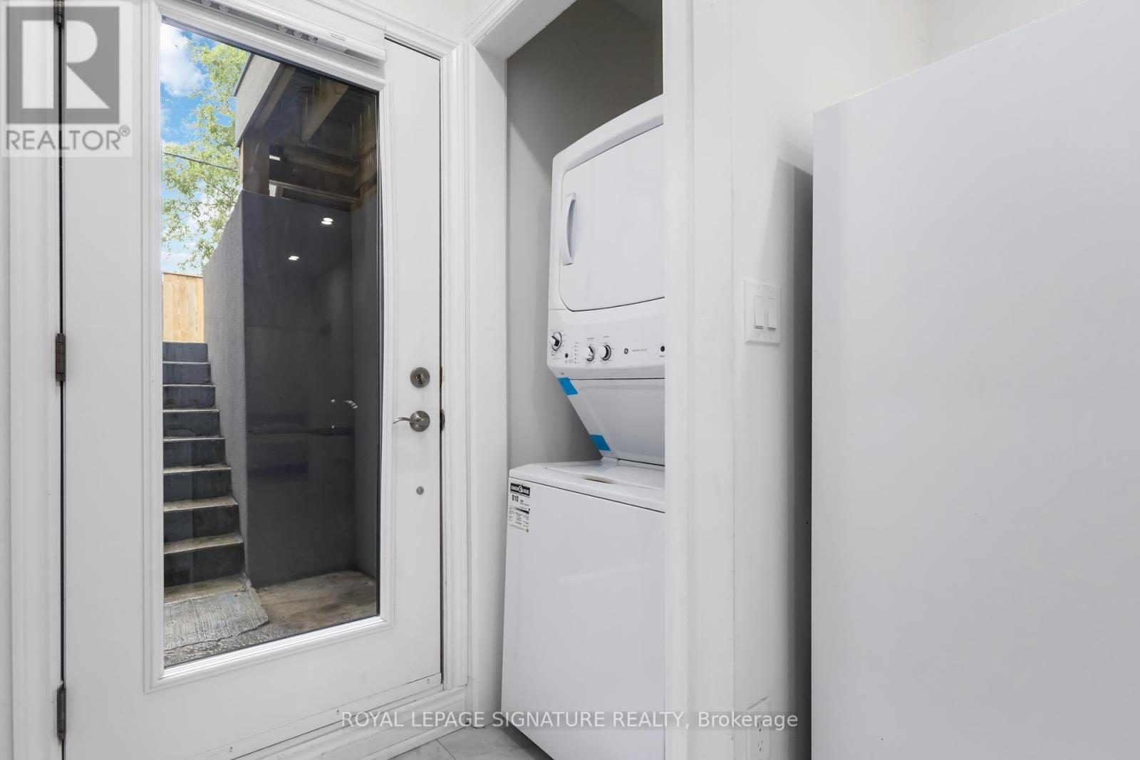 Single Family House for Sale in  BYNG AVENUE Toronto (Oakridge) 
