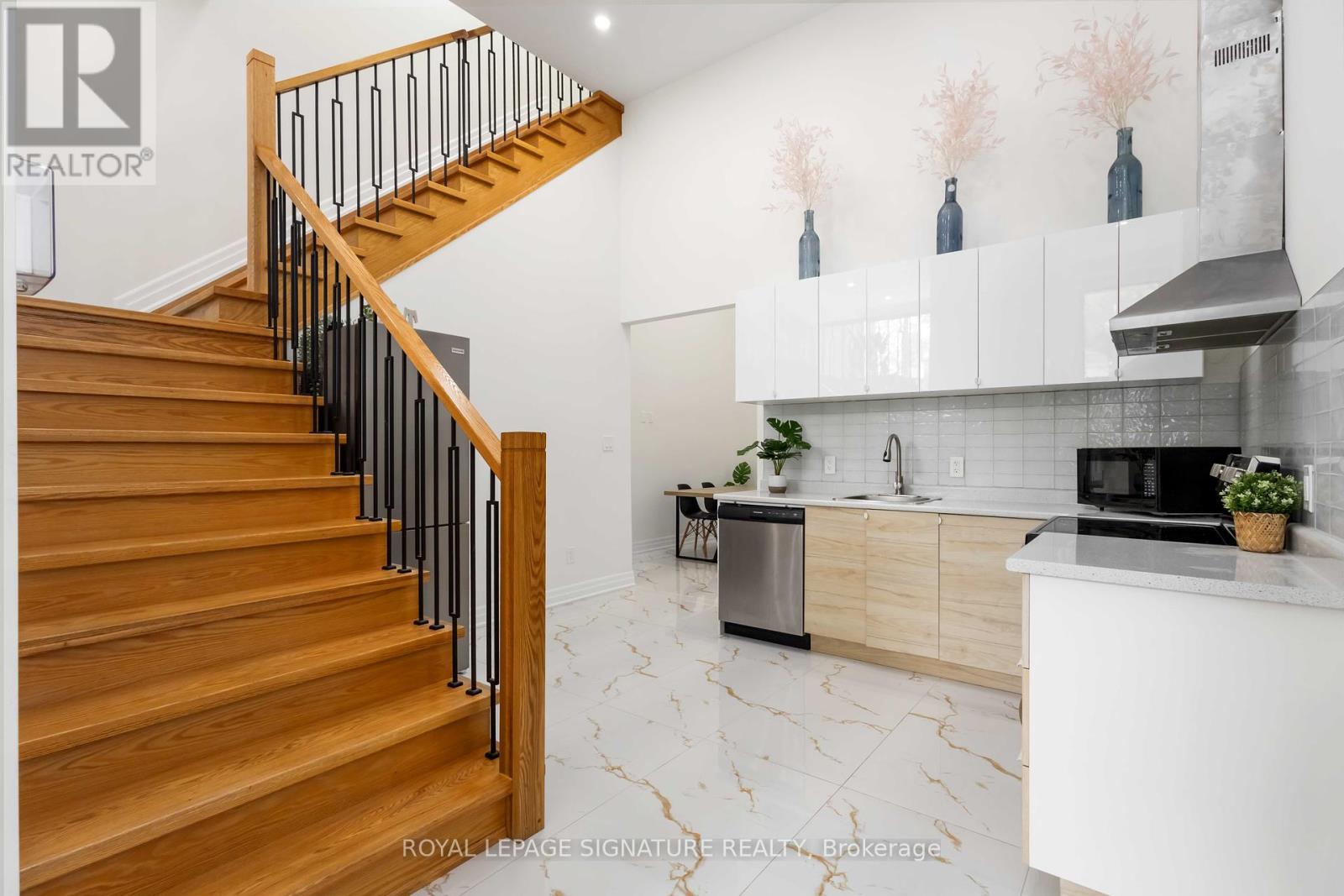 Single Family House for Sale in  BYNG AVENUE Toronto (Oakridge) 