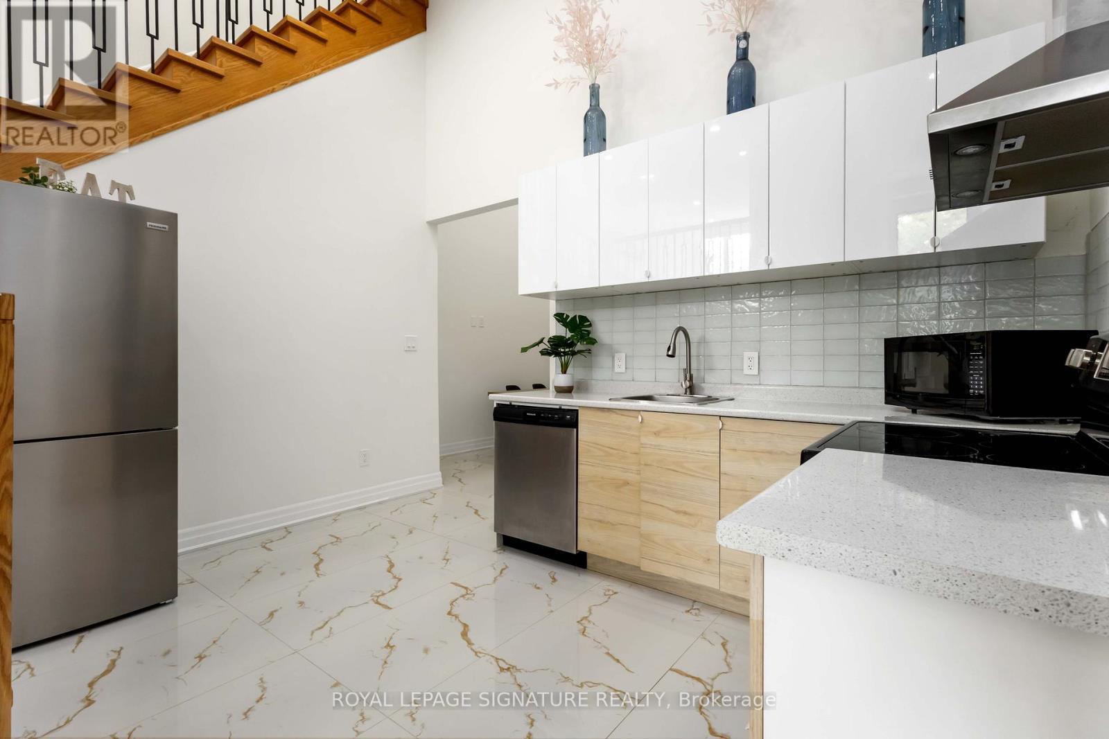Single Family House for Sale in  BYNG AVENUE Toronto (Oakridge) 