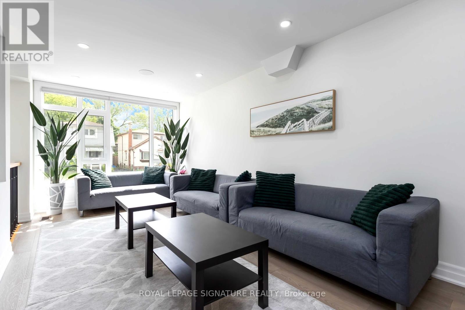 Single Family House for Sale in  BYNG AVENUE Toronto (Oakridge) 