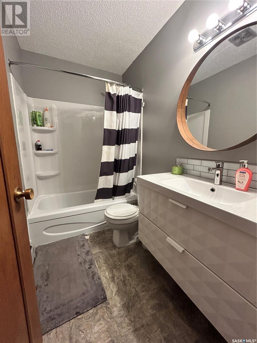 Single Family House Low rise for Sale in   Rae STREET Regina 