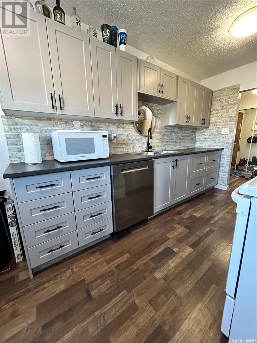 Single Family House Low rise for Sale in   Rae STREET Regina 