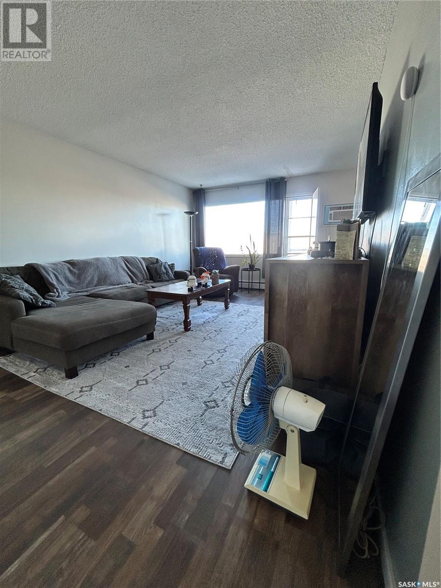 Single Family House Low rise for Sale in   Rae STREET Regina 