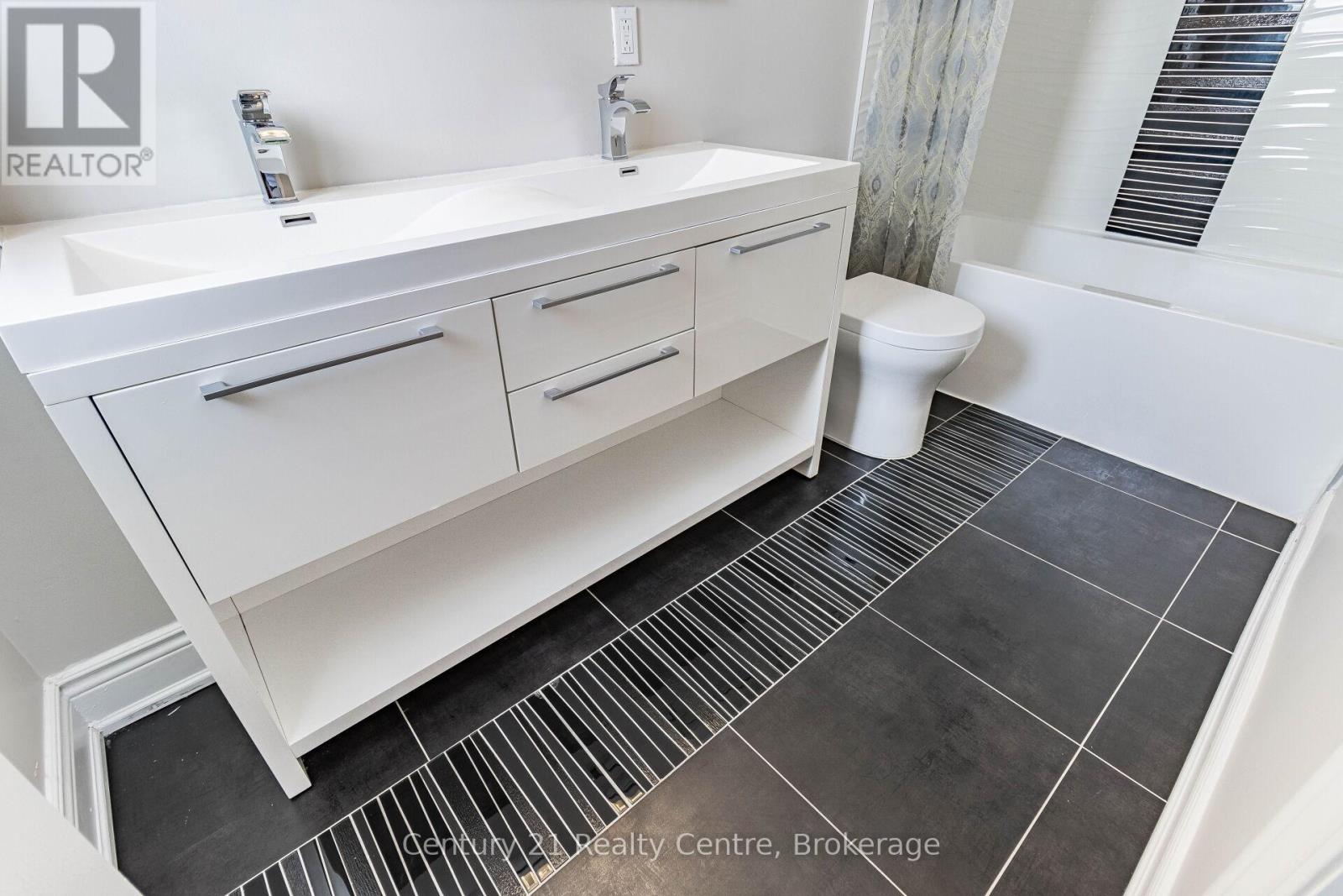 Single Family House for Sale in  NIAGARA PLACE Brampton (Westgate) 