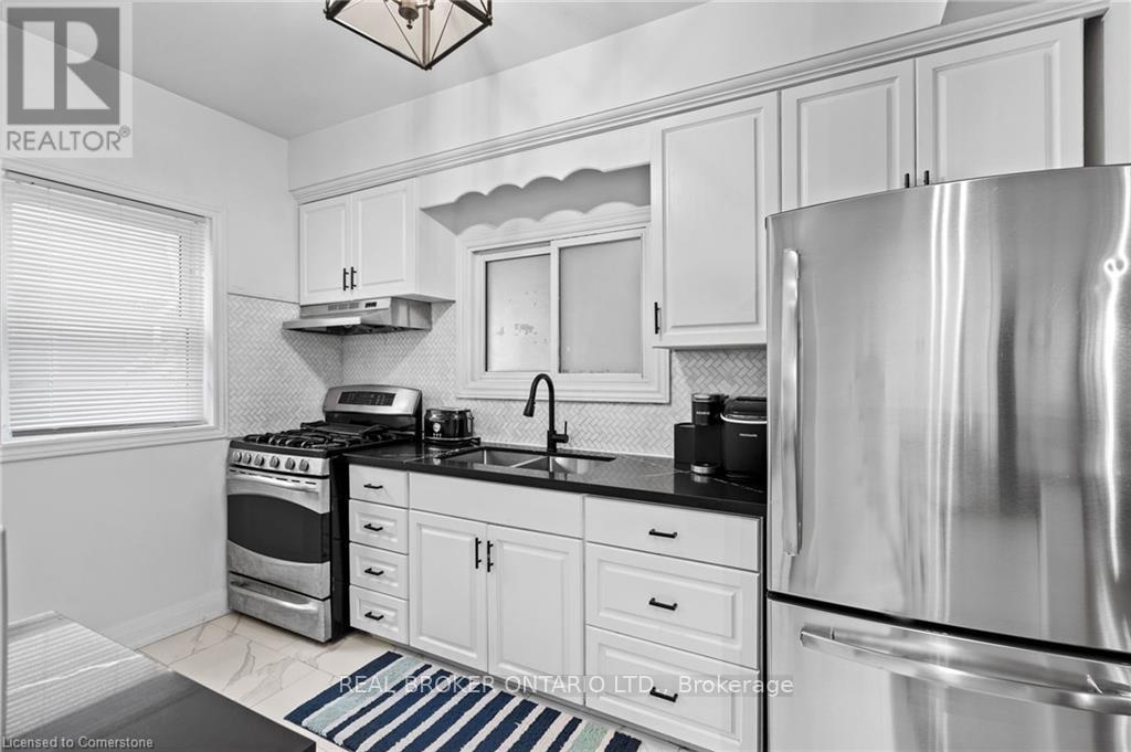 Photo 2 of 5317 Third Avenue, Niagara Falls ON