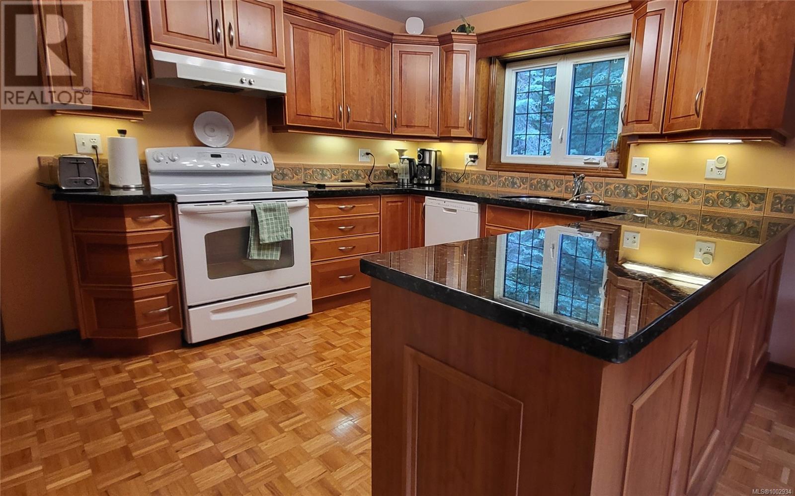 2554 Bukin Drive East, Highlands