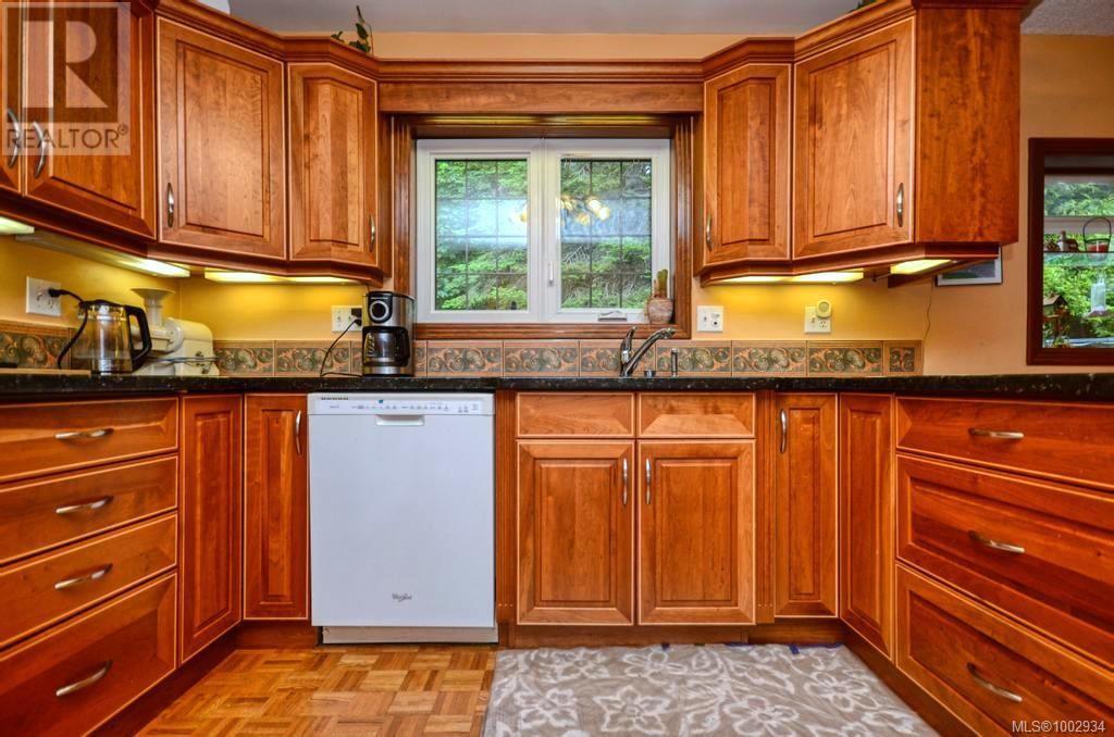  2554 Bukin Drive East, Highlands