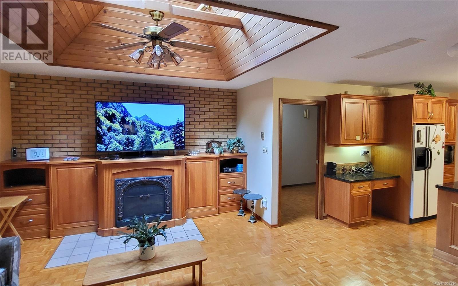  2554 Bukin Drive East, Highlands