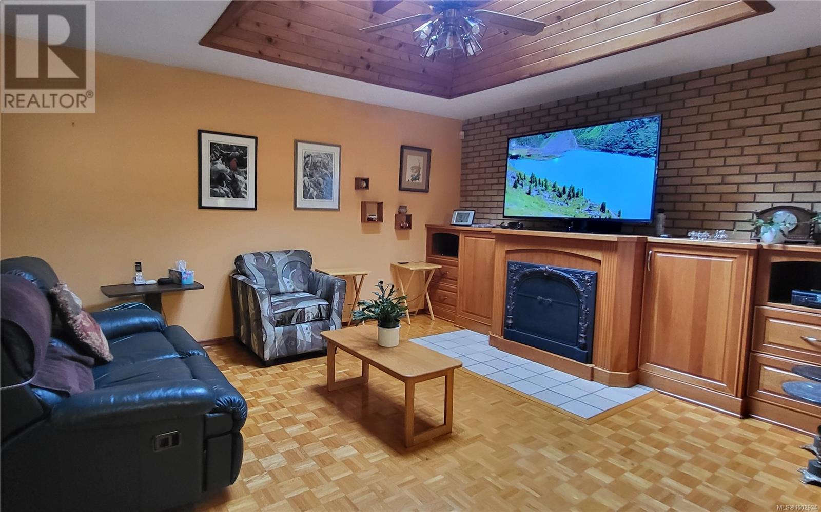  2554 Bukin Drive East, Highlands