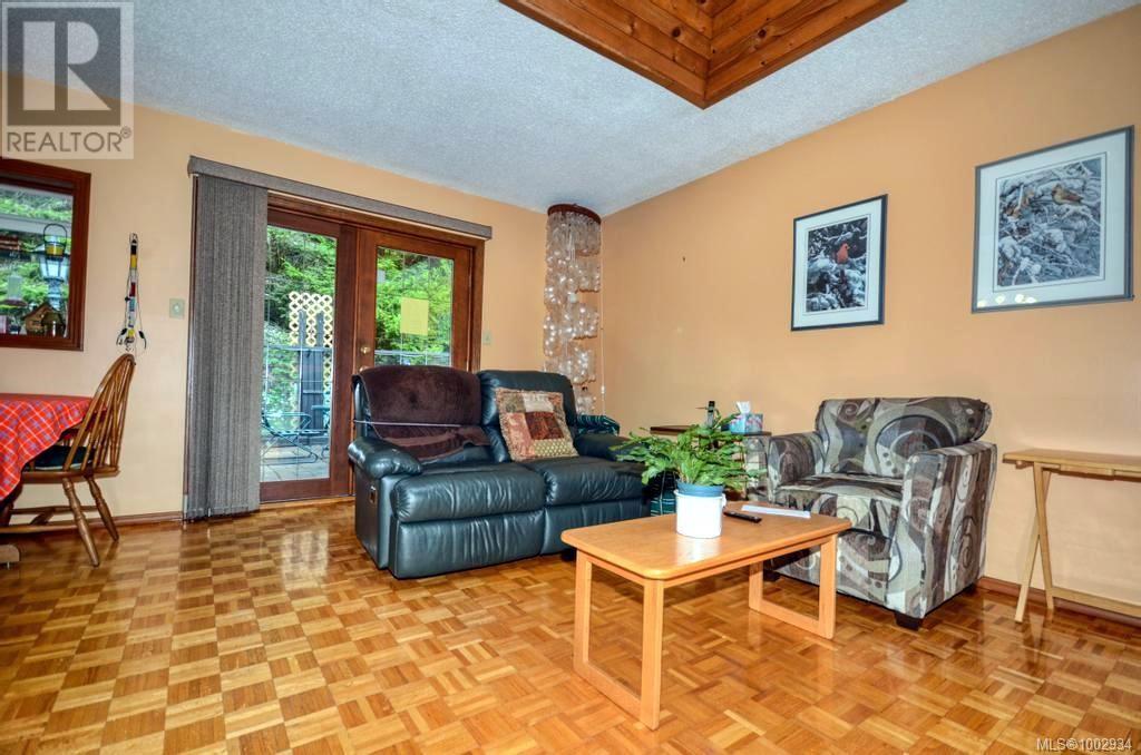  2554 Bukin Drive East, Highlands