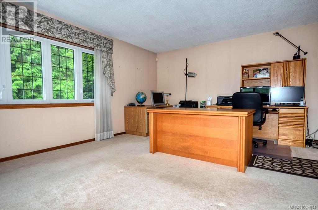  2554 Bukin Drive East, Highlands